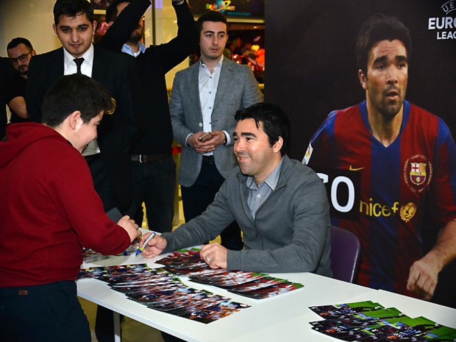 Məşhur futbolçular Bakıda