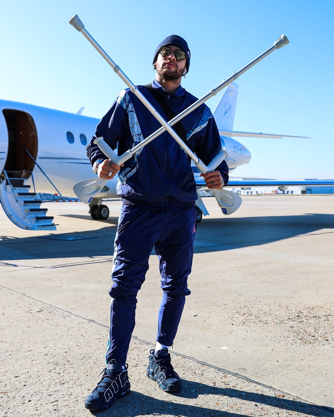 Dünyanın ən bahalı futbolçusu belə əylənir