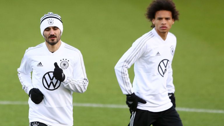 Daha bir türk futbolçu irqçiliyə etiraz etdi