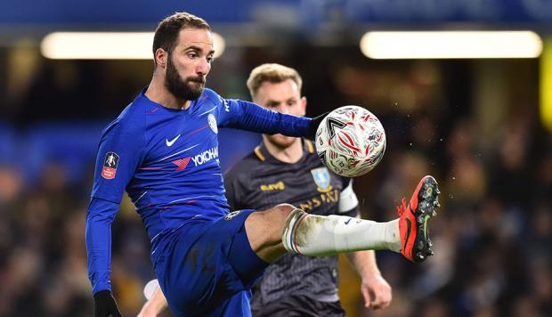 Məşhur futbolçu karyerasını başa vurub