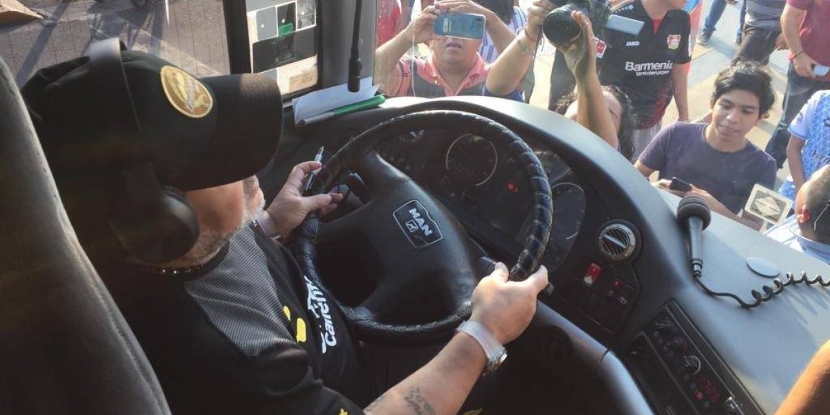 Maradona avtobus sürdü