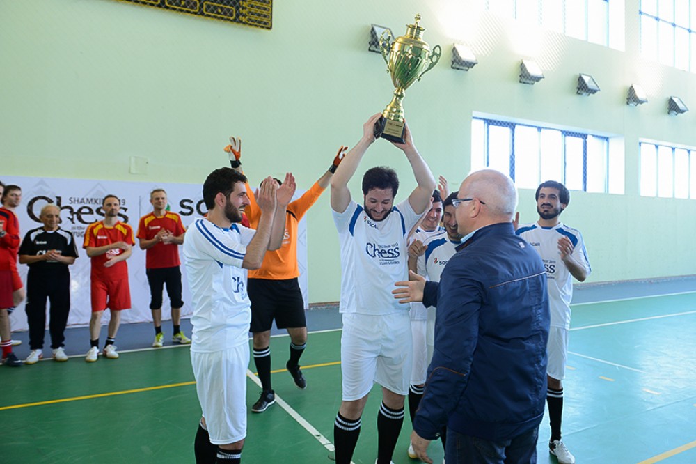 Məşhur şahmatçılar futbol oynadılar