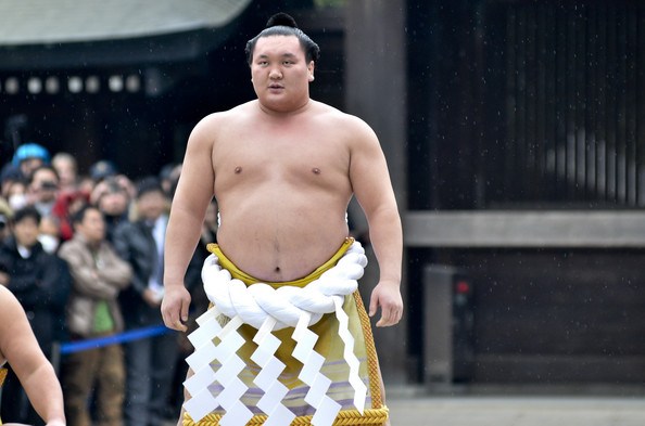 Məşhur sumo güləşçisi vətəndaşlıqdan imtina edəcək