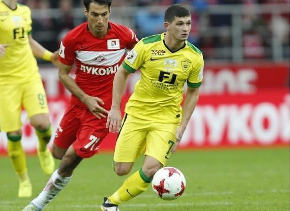 Futbolçunun vəsiqəsi əlindən alındı