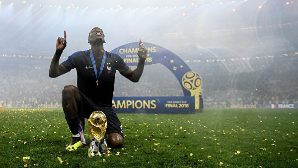 Dünya çempionu kasıb tələbələri unutmadı