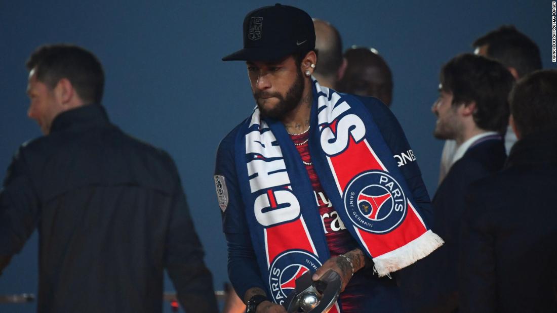 Neymarın başı dərddə