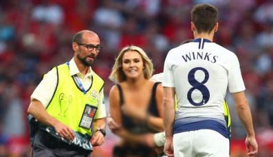 Meydançaya çılpaq çıxmaq istədi