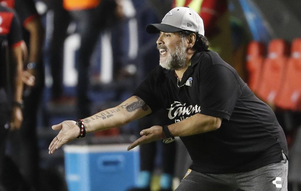 Maradona istefa verdi
