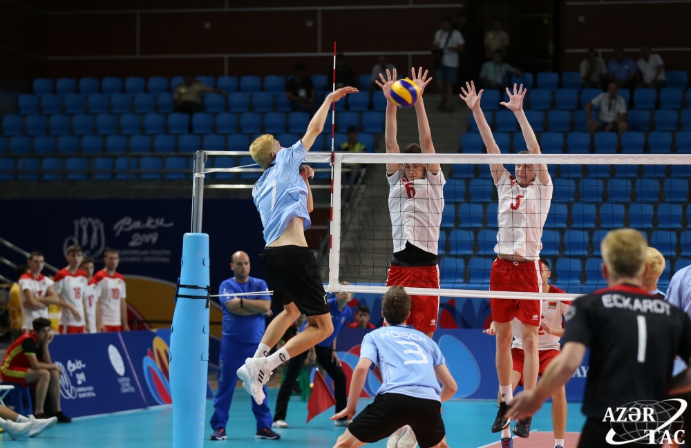 Festivalın voleybol yarışlarında növbəti görüşlər keçirilib