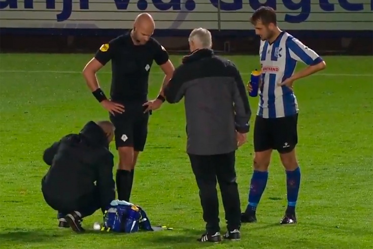 Ayağı qırılan hakim sona qədər meydanı tərk etmədi