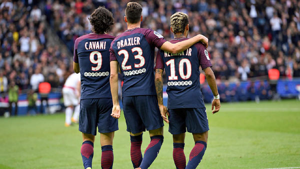 Parislilər “aslanlar”ın qabağına silahsız çıxacaqlar