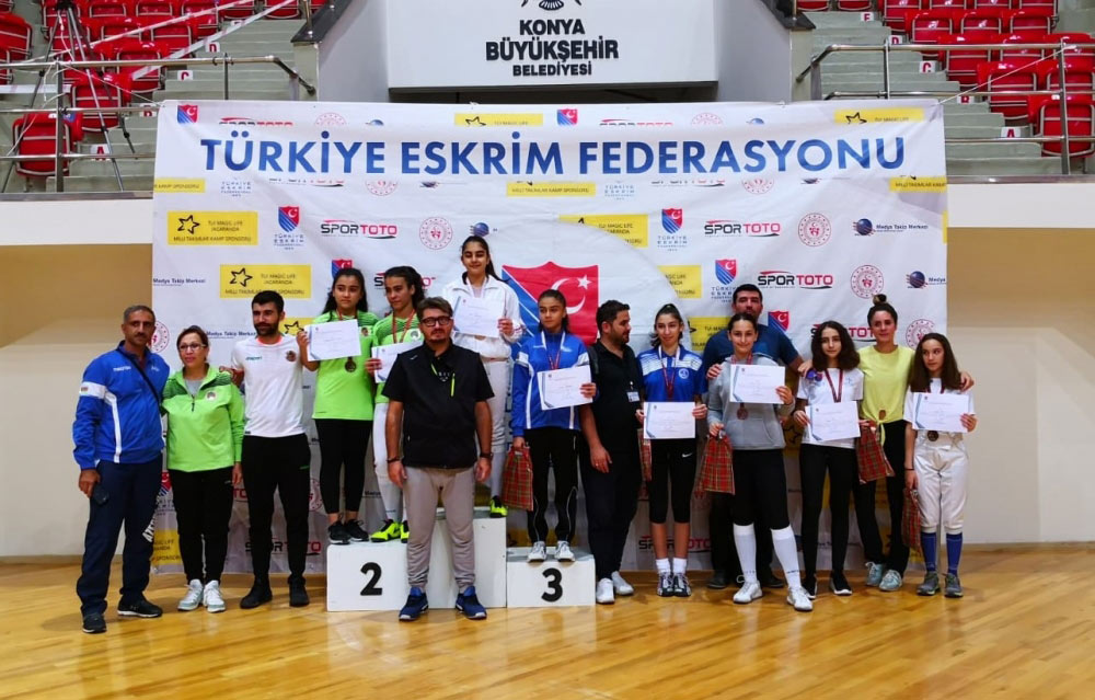 Yeniyetmə qılıncoynadanımız Türkiyədə üçüncü oldu