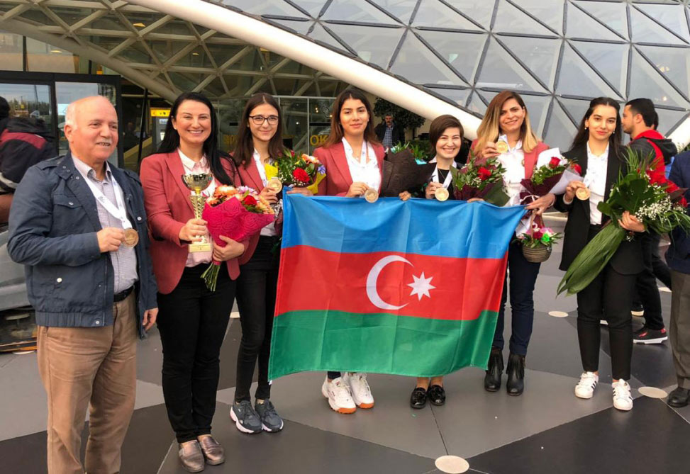 Avropa çempionatının bürünc medalçıları Vətənə qayıdıblar