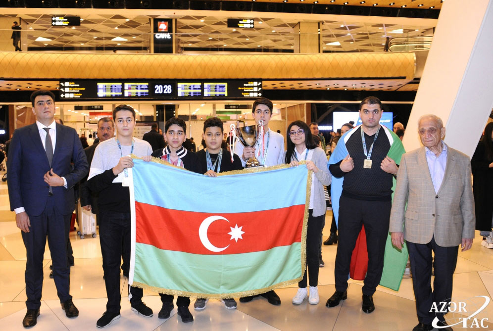 Olimpiadanın qalibləri Vətənə qayıdıblar