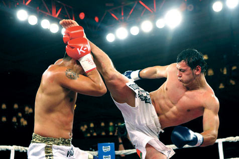 Həmyerlimiz K-1 yarışlarının favoriti ilə döyüşüb