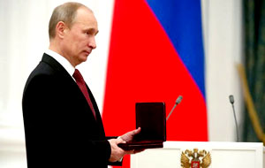 Vladimir Putin olimpiyaçıları mükafatlandırdı