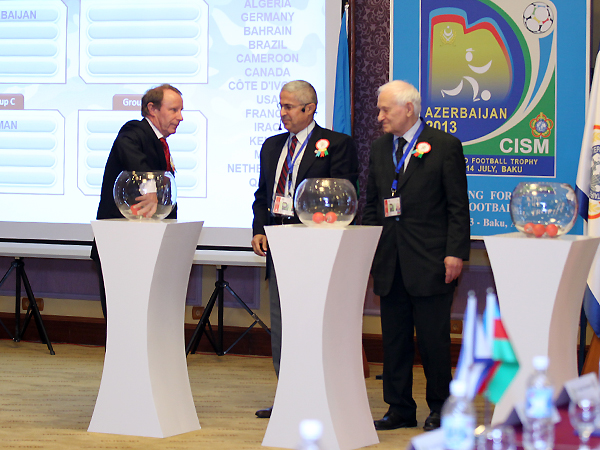 Hərbçi futbolçular Bakıda bir araya gəldilər