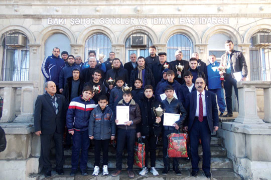 Futbolçular mükafatlandırılıb