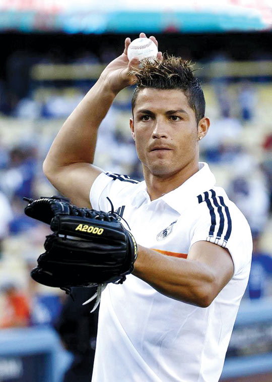 Ronaldo özünü beysbolçu kimi sınayıb