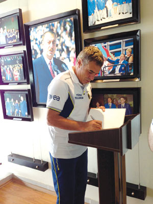 Qonaqlar “Xəzər Lənkəran” klubunun muzeyi ilə tanış olublar