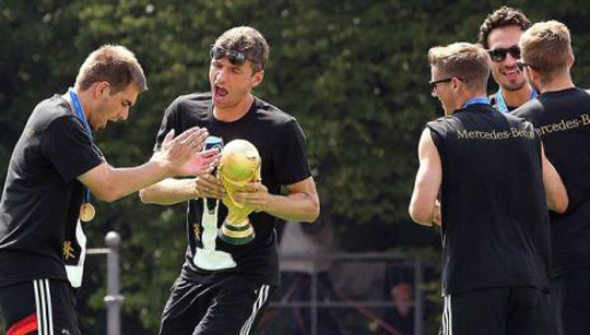 Almanlar Dünya kubokunu zədələdilər