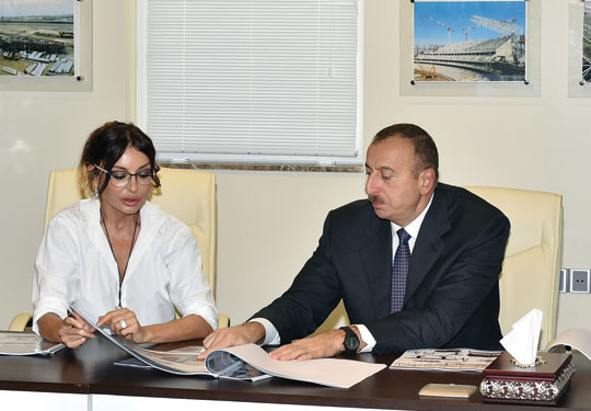 Prezident İlham Əliyev Bakı Olimpiya Stadionunda tikinti işlərinin gedişi ilə tanış olub