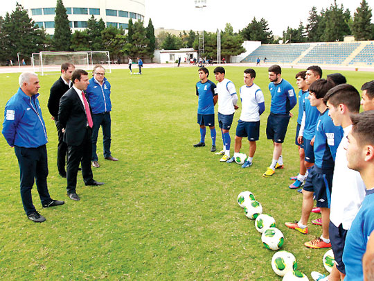 Baş katib yığma komanda ilə görüşüb