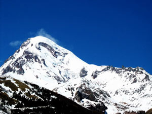 Alpinistlərimiz daha bir zirvəni fəth edirlər