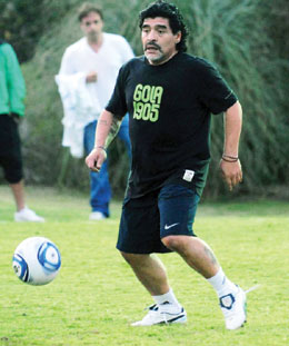 Fanatını döyən əfsanəvi futbolçu