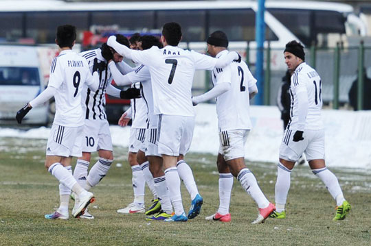 III dövrə lider dəyişikliyi ilə başladı