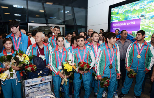 Yeniyetmələrin II Yay Olimpiya Oyunlarında iştirak edən Azərbaycan idmançıları Vətənə qayıdıblar