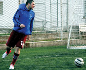 Yığmamızın futbolçusu “Trabzonspor”da baxışdadır