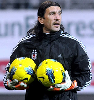 Məşhur türkiyəli qapıçı Bakıda futbol akademiyası açıb