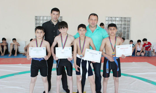 Sumoçular Bakı birinciliyində üz-üzə gəliblər