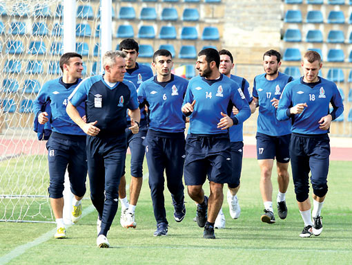 Berti Foqts milliyə daha 2 futbolçu çağırdı