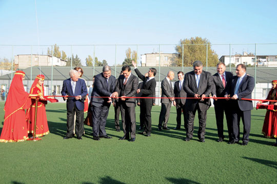 “Vətən” sosial futbol məktəbi istifadəyə verildi